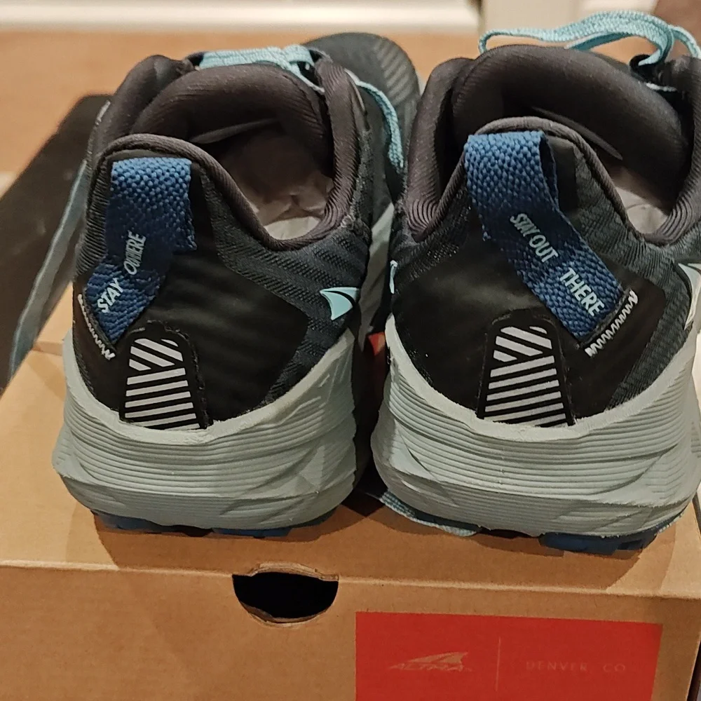 Altra experience Wild Size 8.5 Black/Lt Blue-barely Worn - Picture 4 of 12